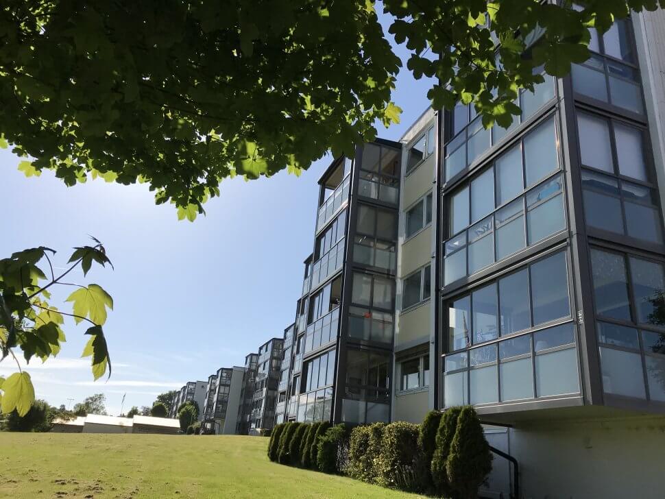 Balco balkonger Innglassning av balkong svalganger glass til balkong. Balco fortsetter med å oppnå den høyeste kredittverdigheten