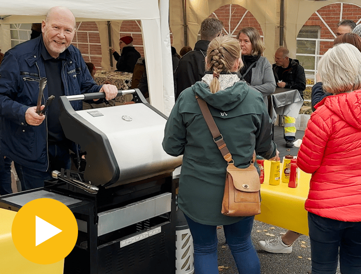 Pølsefest - Lia borettslag fikk 100 nye Balco Balkonger