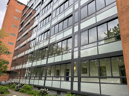 Balco Systemet Access er en tilleggsfunksjon til innglassingssystemene Twin/Sight og brukes ved innglassing av svalganger og entrébalkonger.