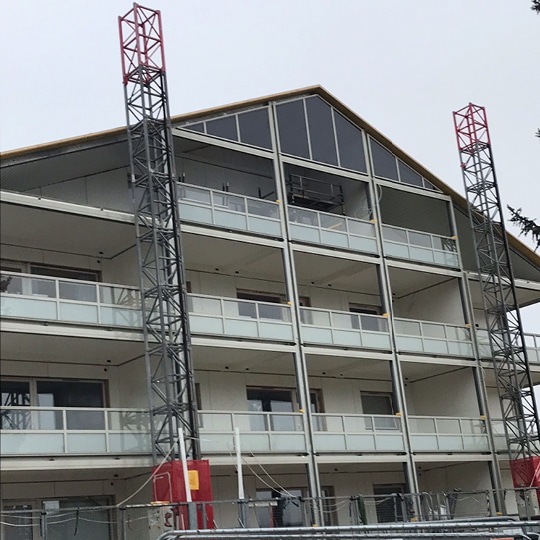 Nye innglassede balkonger på Stangeløkka borettslag i Halden fra Balco– et stort løft for beboerne.