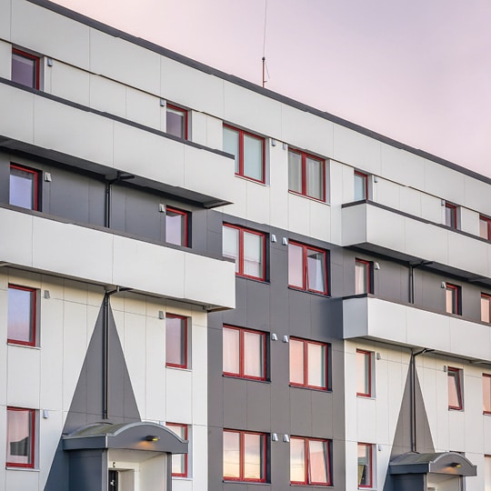 Innglassede balkonger og energieffektivisering hos Bjørgene II Borettslag fra Balco AS. balco-no.creativelabs.mk